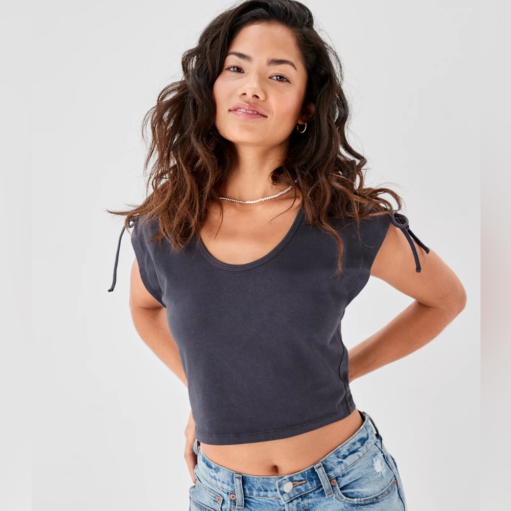 American Eagle Outfitters Charcoal Tie-Sleeve Crop Top